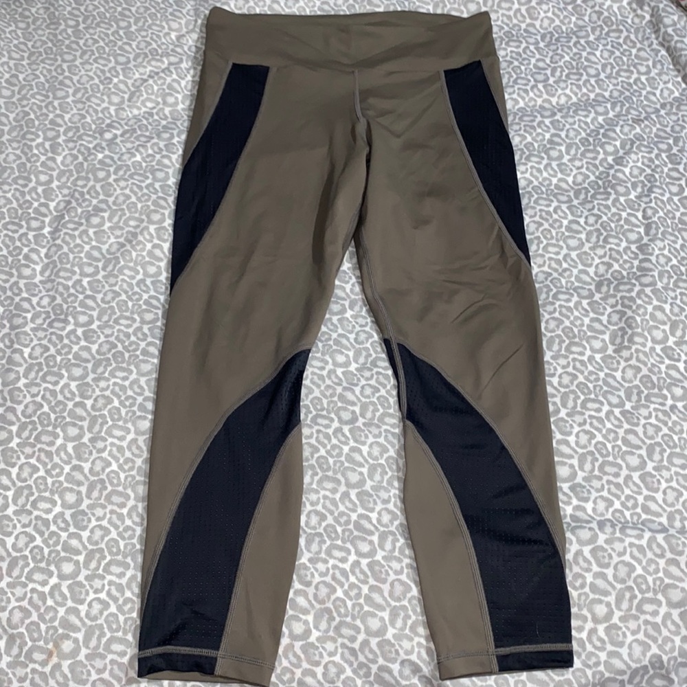 GRRRL Baby Seal Black Dark Side Leggings in Ali/Amenah